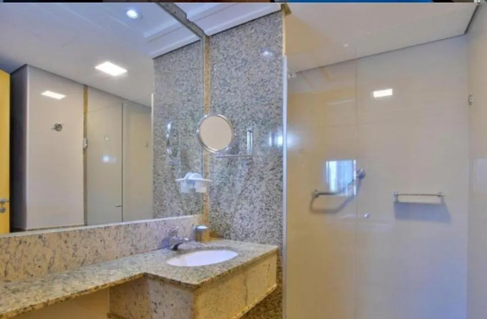 Hotel FLAT DE ALTO PADRÃO - ENORME - CENTRO DA CIDADE - 2 Camas - 1 Queen e 1 Solteiro - Arrumação Diária Gratuita - VISTA LINDA - VARANDA - COZINHA Brasília